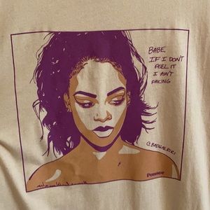 Rihanna tee